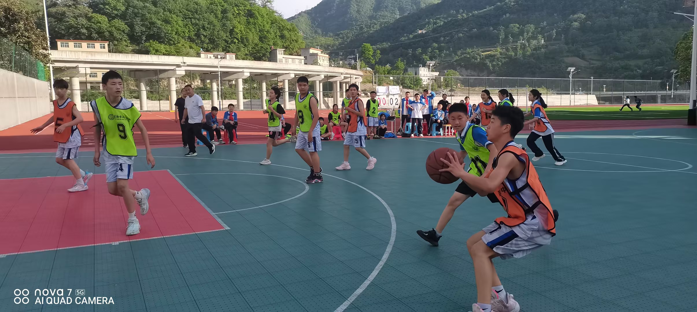 <b>赵湾中学举行班际男女生混合篮球赛</b>