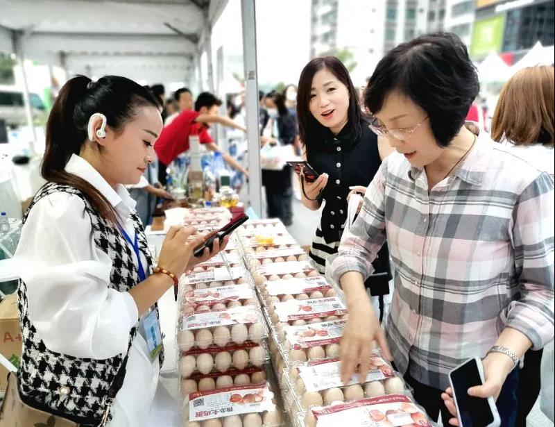 <b>消费扶贫，汉滨农特产品在西安畅销</b>