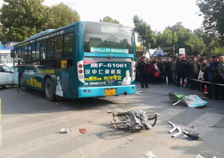 <b>汉中一司机带病驾驶公交车失控 致2死5伤被提起公诉</b>