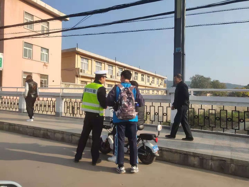 <b>铜川交警开展未成年学生违规驾驶电动摩托车整治行动  </b>