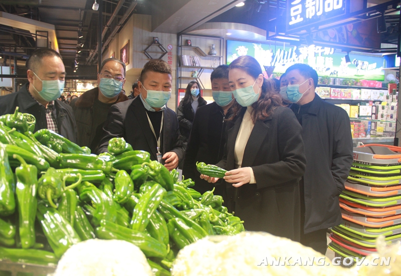 <b>安康市副市长杨淼带队检查春节前生活必需品市场供应情况</b>