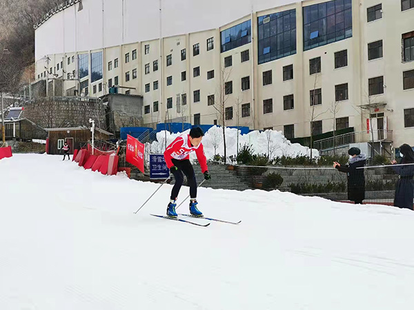 <b>陕西省第八届滑雪大会在安康宁陕开赛 百余名运动员相聚于此</b>