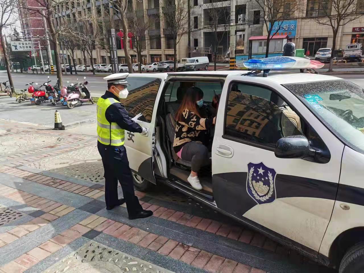 <b>孕妇临产求助 铜川公安交警仅用10分钟护送就医</b>