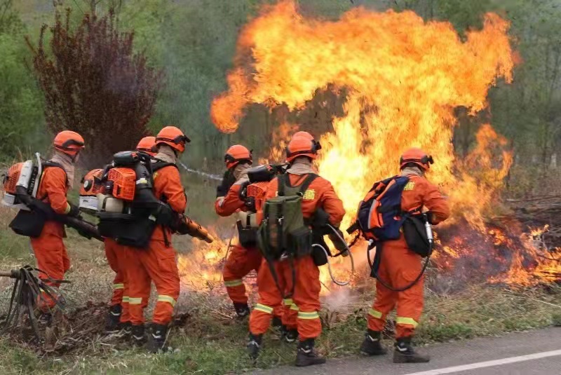 <b>起火了？别慌，这是省公安厅联合多部门开展火灾应急处置演练</b>