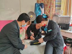 <b>农业银行定边西正街支行上门服务为客户解难题</b>