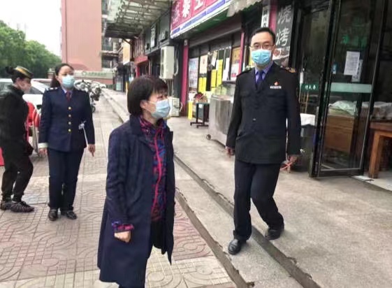 <b>暂停堂食！碑林区市场监管局及时督导检查餐饮行业疫情防控</b>