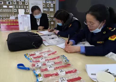 未经授权销售“冰墩墩”钥匙扣等商品 定边相关涉事店铺被立案调查