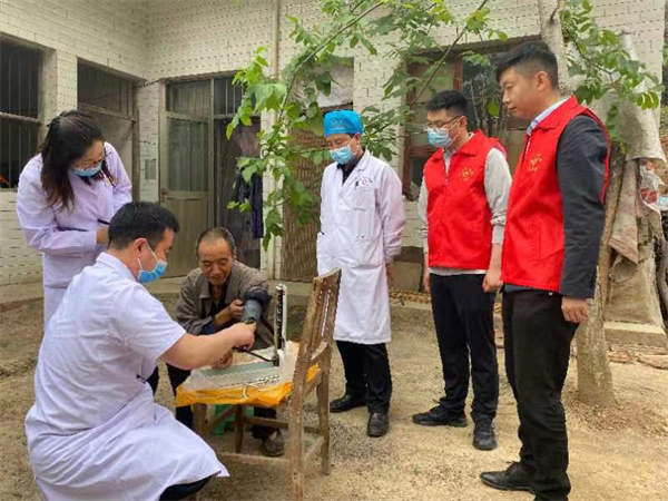 <b>眉县：上门健康检查，赠送药品 打通特困人员就医“最后一公里”</b>
