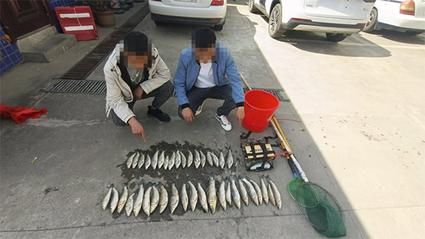 <b>还敢电鱼吗？两男子禁渔区电捕鱼被汉中警方一“网”打尽</b>