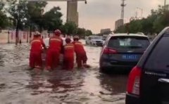 <b>榆林定边遭遇特大暴雨 消防紧急出动救助被困群众20余人</b>