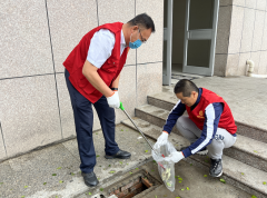 <b>榆林市委宣传部党员志愿者助力创文 开展环境卫生整治提升志愿服务</b>