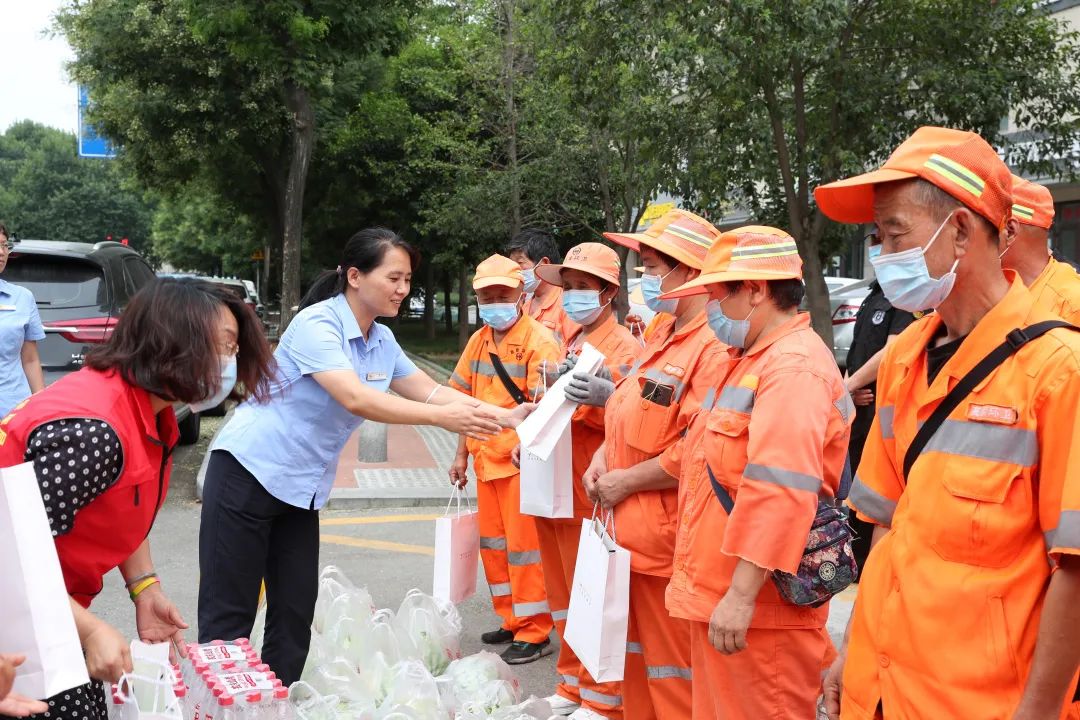 <b>陕西省药监局开展“关爱坚守在酷暑一线的劳动者”志愿服务活动</b>