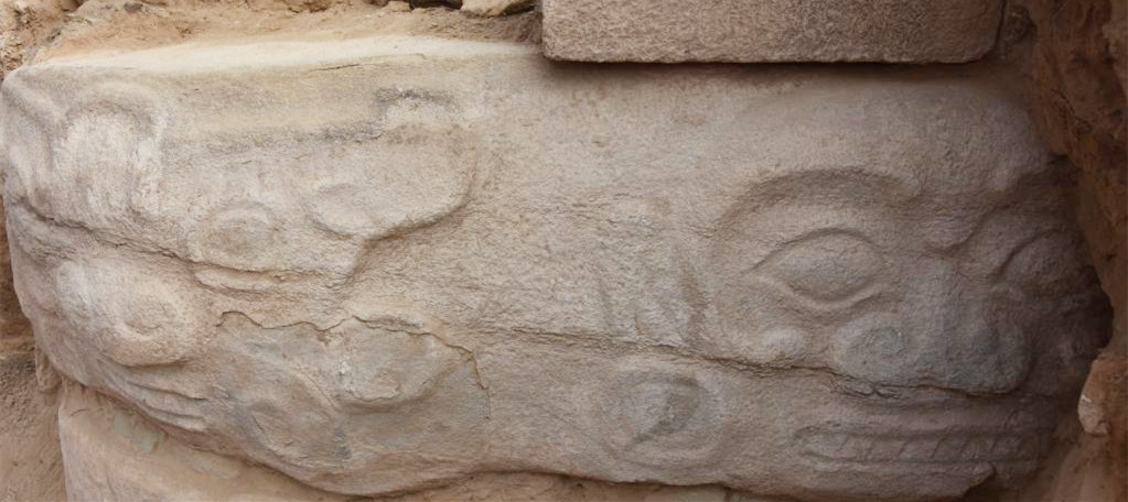 <b>陕西考古新发现！神木石峁遗址发现大型人面石雕 或是石峁先民“王”的形象</b>
