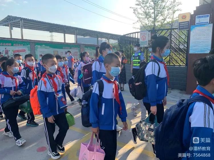 <b>温暖开学日 情暖校园心 灞桥区官厅小学迎新上好“开学第一课”</b>