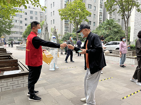 <b>宝鸡市渭滨区党建引领建强合力团 双报到助力疫情防控</b>