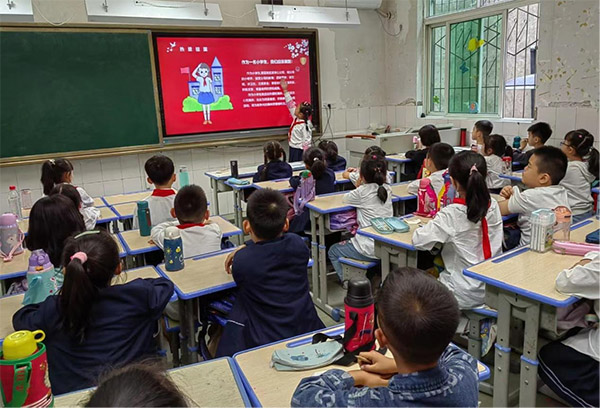 <b>献礼二十大 童心迎国庆  灞桥区席王中心小学系列活动祝福祖国生日快乐</b>