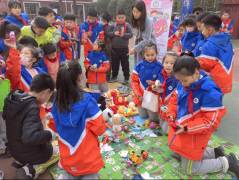 <b>碑林区振兴路小学：“小葵花”爱心义卖点燃困境儿童梦想之光</b>