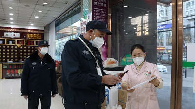 <b>榆林市神木博爱连锁大药房免费向市民发放24万粒退烧药</b>