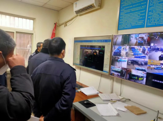 <b>汉中西乡交警联合多部门开展春运前“两客一危一货”企业交通安全大检查</b>