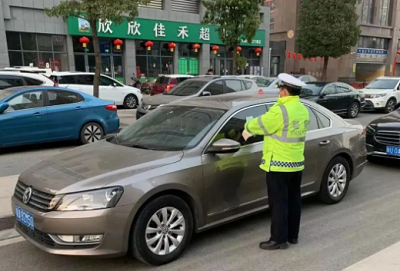 <b>严查严处违停！汉中交警开展车辆违停专项整治行动</b>