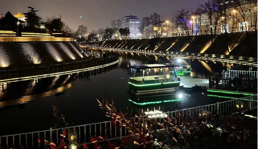 <b>西安首个自动驾驶游船亮相护城河  一期运行路线全长2公里</b>
