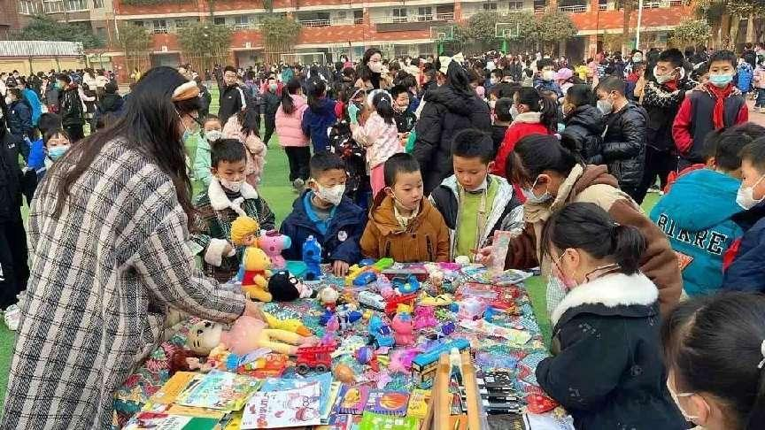 就是那个味！碑林区永新小学“寻年记”迎新庙会烟火气十足