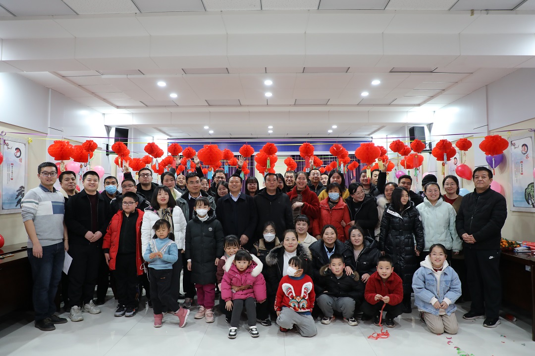 <b>佳县税务局举办“玉兔迎春 乐猜灯谜”活动</b>