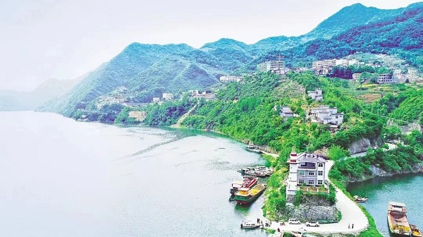 <b>安康市岚皋县荣获“中国天然氧吧”称号</b>
