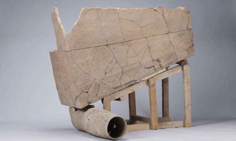 <b>陕西考古发现首个“冲水式”厕所 网友表示：文明也许有轮回</b>