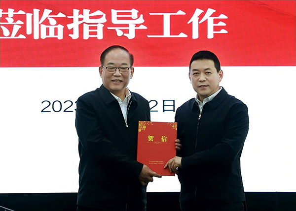 吴昱昕到宝鸡石油钢管有限责任公司送贺信并开展慰问座谈