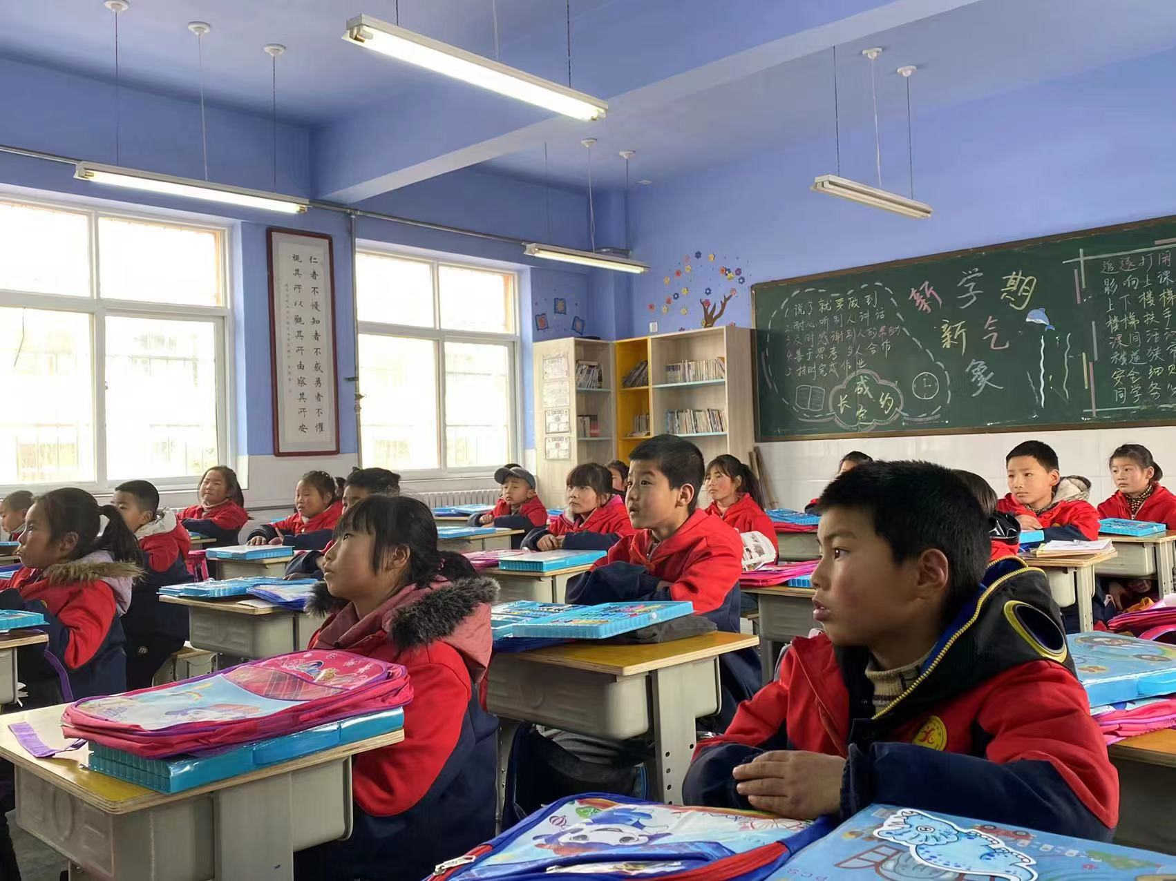 <b>助力乡村振兴！志愿服务活动走进宝鸡陇县李家河中心小学</b>