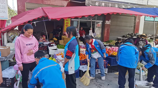 <b>旬阳市赵湾中学：党建带团建 共护母亲河</b>