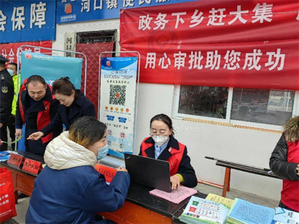 凤县行政审批服务局三个锚定助推营商环境新突破