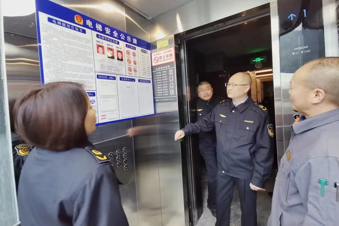 <b>保障电梯“上下”安全  镇坪县市场监管局多措并举强化电梯安全监管  </b>