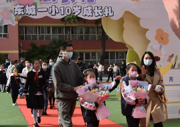 <b>灞桥区东城第一小学举行四年级全体学生十岁成长礼活动</b>