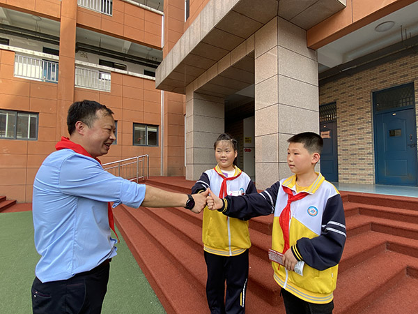 “赓续红色血脉 争做时代好少年”主题分享活动走进渭滨区新民路小学