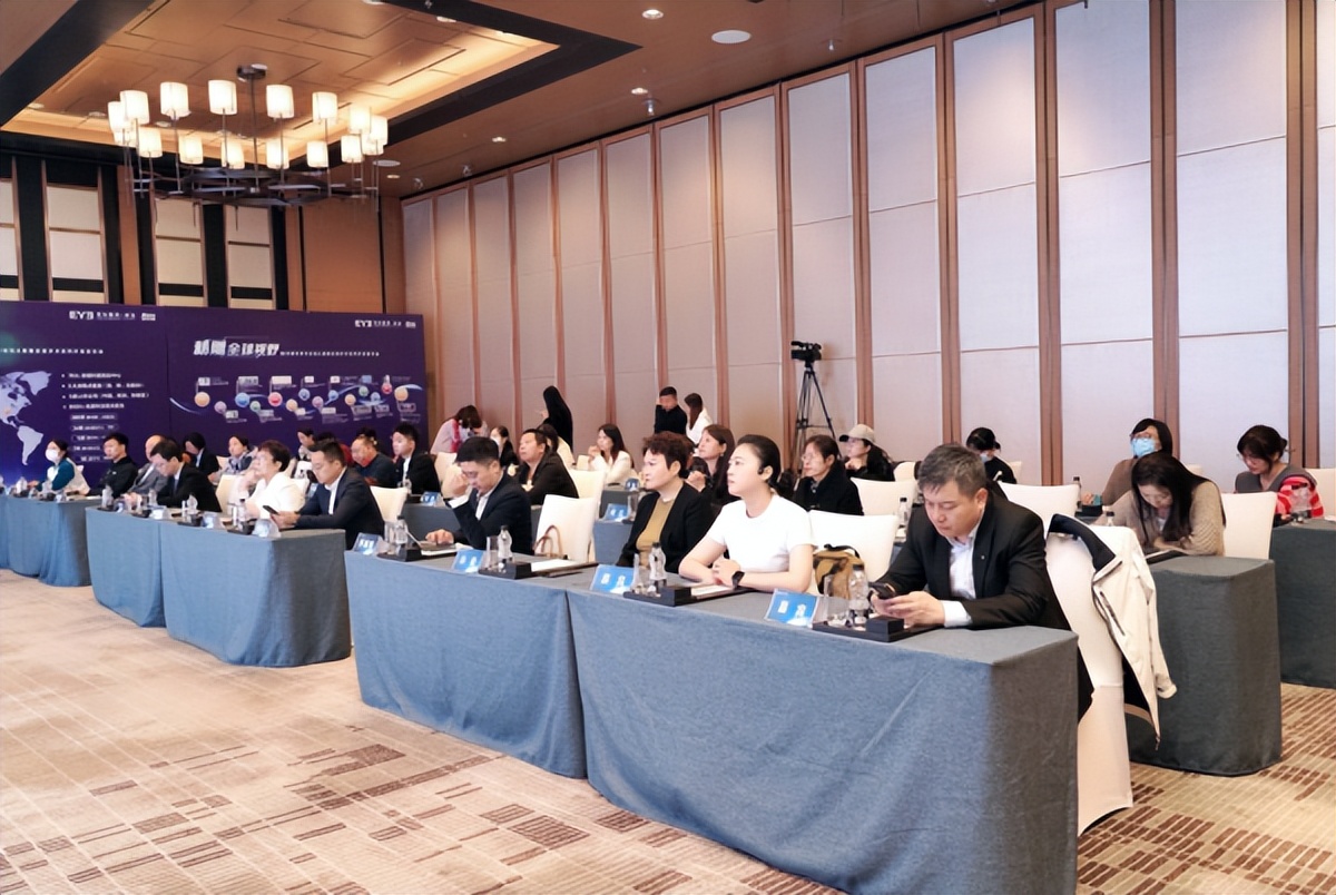 <b>爱尔眼科屈光学术论坛暨精雕近视手术系列升级发布会圆满举办</b>