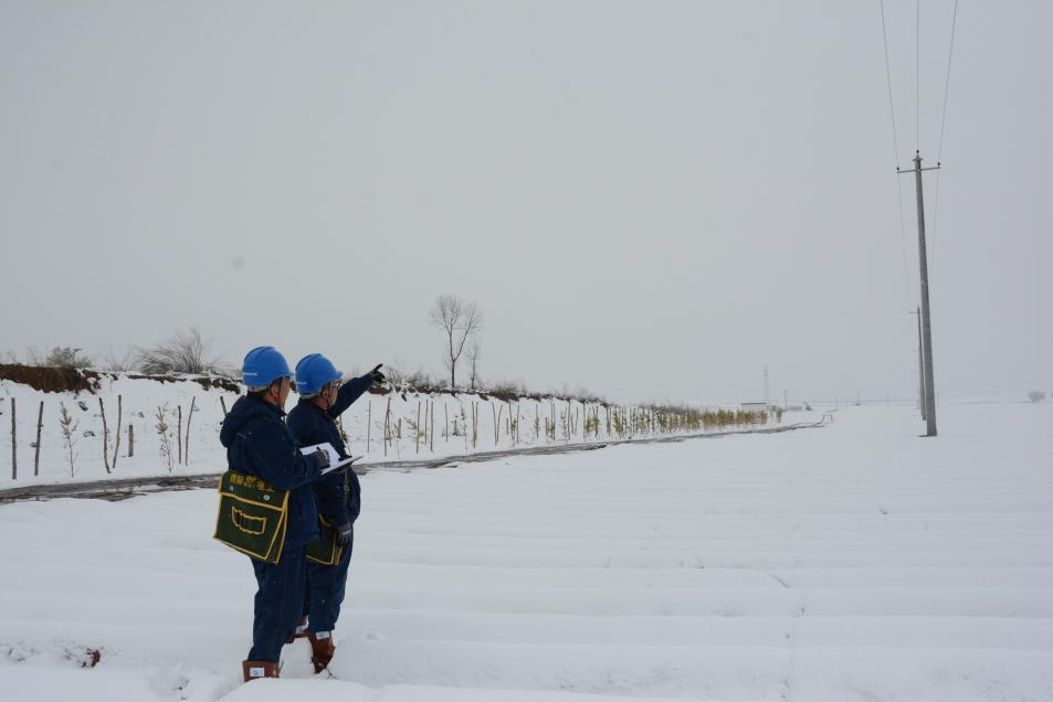 <b>国网神木市供电公司：迎风战雪励初心 守护光明保民生</b>