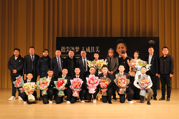 <b>延安市新区第一中学蔡国玉吉他专场音乐会成功举办</b>