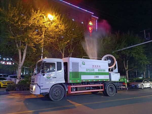<b>出动200余人次和100余车次！榆林市园林绿化服务中心治理杨柳飞絮</b>