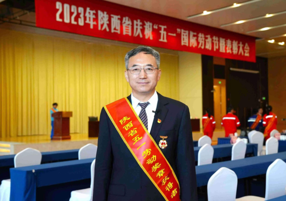 <b>秦农银行党委书记、董事长李彬荣获陕西省五一劳动奖章</b>