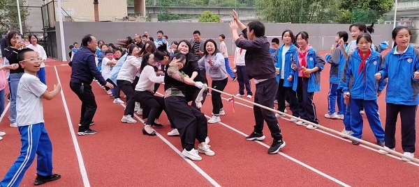 <b>旬阳市赵湾中学七年级举办庆“五一”学生体育竞赛活动</b>
