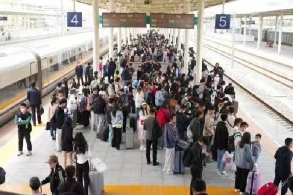 <b>汉中车务段：“五一”小长假预计发送旅客34万人次</b>