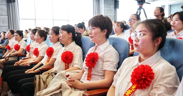 <b>汉中市汉台区卫健系统庆祝5.12护士节表彰大会</b>