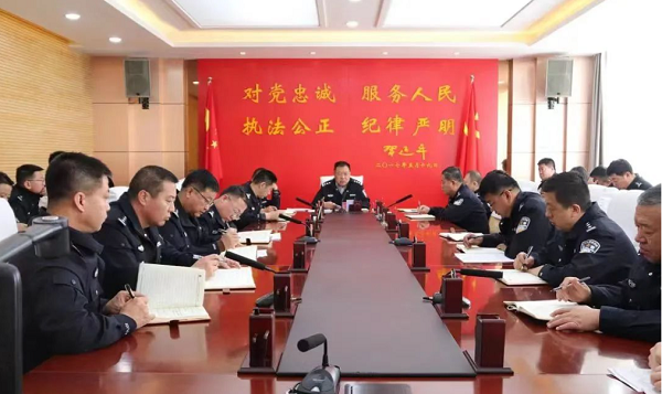 <b>靖边公安高点站位多点发力推动“两个专项行动”扎实高效开展</b>