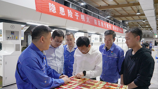 宝鸡市委副书记、渭滨区委书记段小龙调研渭滨区大气污染防治工作