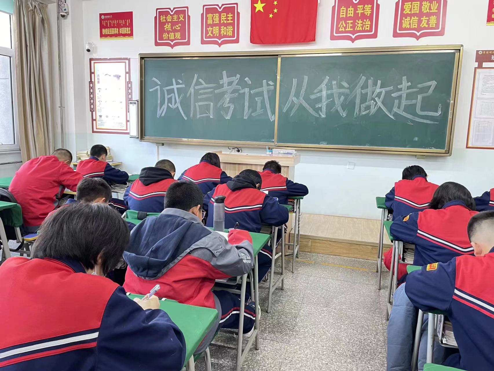 <b>教育部：做好2023年普通中小学招生入学工作 不得通过考试或变相考试选拔学</b>