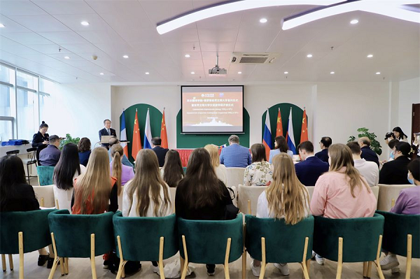 <b>西安翻译学院与俄罗斯世界文明大学举行校际合作签约仪式</b>