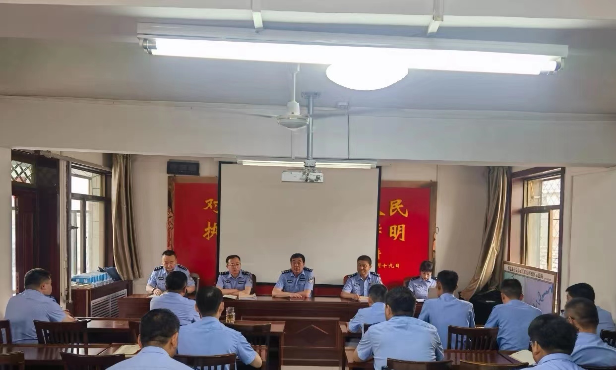 <b>送教进基层 普法进企业——靖边县公安局法制大队开展宣讲活动</b>