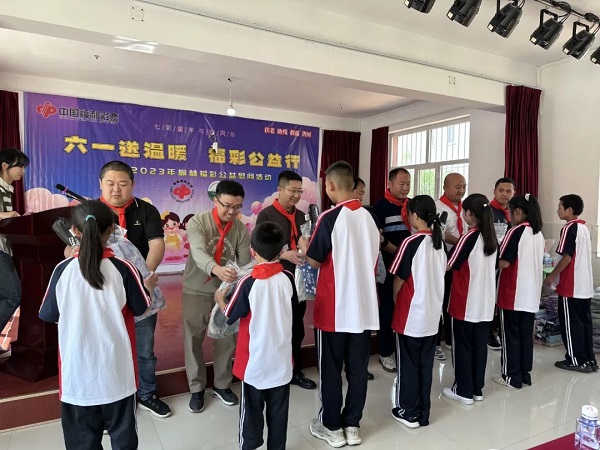 <b>为爱起航 榆林福彩开展“六一”送温暖公益行活动</b>